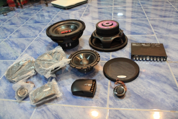 ขายชุดเครื่องเสียงติดรถยนต์เหมายกชุด4900บาทจัดไปขาดตัว