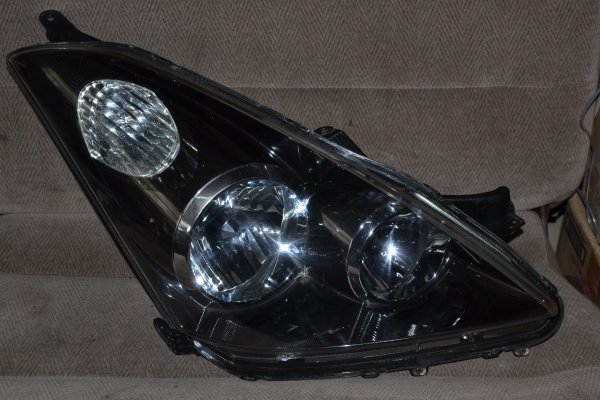 ขายไฟหน้า(ซีนอล) TOYOTA WISE 7000