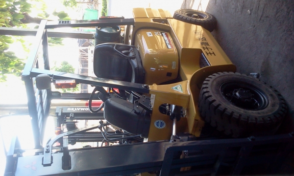 **FORKLIFT 2.5 TON**Gas