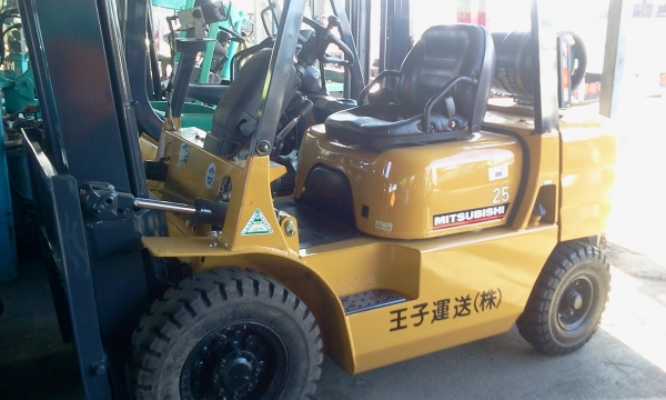 **FORKLIFT 2.5 TON**Gas