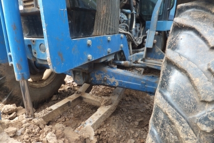 รถไถนาฟอร์ด 6640 (รถนอก)ปี55 ใช้งาน 5404 ชม. คานหน้าคาเรโร่ 2 เพลา