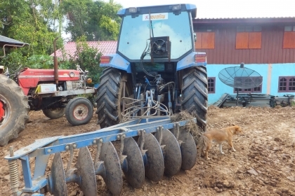 รถไถนาฟอร์ด 6640 (รถนอก)ปี55 ใช้งาน 5404 ชม. คานหน้าคาเรโร่ 2 เพลา