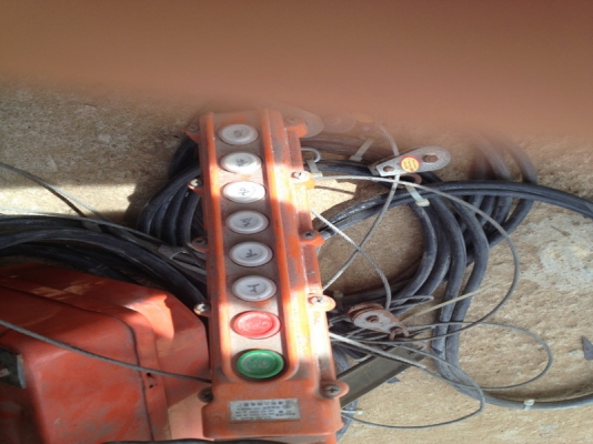 ขายเครน 2 Tun ของไต้หวัน ใช้งานได้ Lifting hight 6 เมตร พร้อม เสา A From...