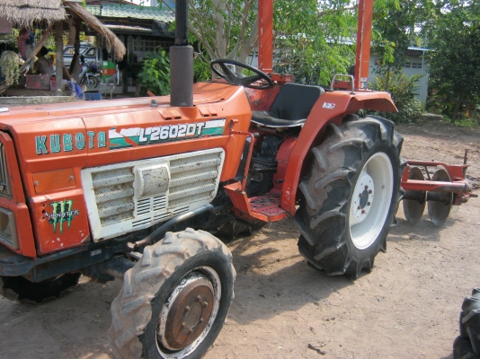 ขายด่วนรถไถนาคูโบต้า L 2602DT4WD 4X4เพาเวอร์