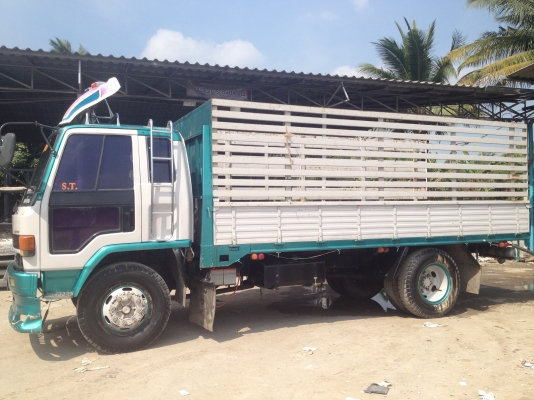 ขายISUZU FSR เครื่อง6BG1 175แรง ยาว5.2 เมตร พ.เพาเวอร์ เบรคจิฟฟี่ แอร์เย็นสภาพสวยไม่ผุ คัทซีสวย ยาง9.00ขอบ20