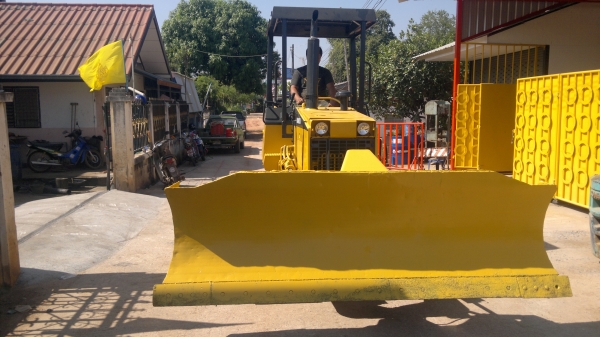 ขายแทรคเตอร์โคมัสสุ D37P สภาพแน่นทั้งคัน