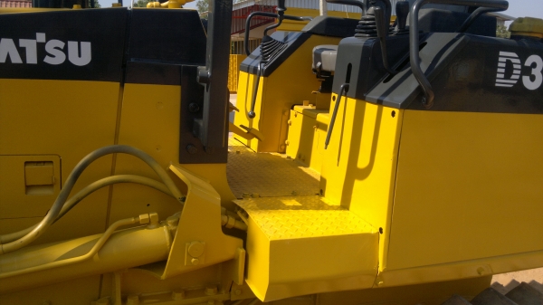 ขายแทรคเตอร์โคมัสสุ D37P สภาพแน่นทั้งคัน