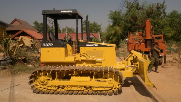 ขายแทรคเตอร์โคมัสสุ D37P สภาพแน่นทั้งคัน