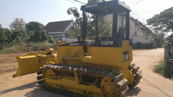 ขายแทรคเตอร์โคมัสสุ D37P สภาพแน่นทั้งคัน