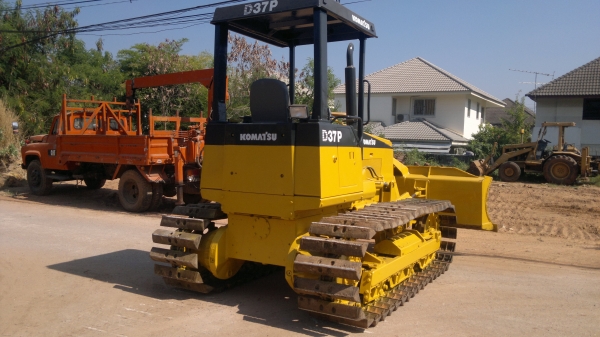 ขายแทรคเตอร์โคมัสสุ D37P สภาพแน่นทั้งคัน
