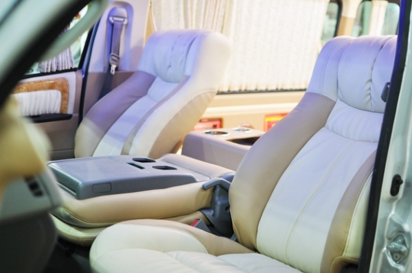 ขาย TOYOTA/Commuter 2010 พร้อมตกแต่ง Style VIP สนใจติดต่อ  081-7696898