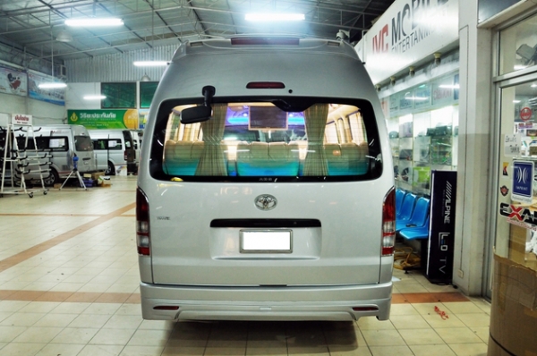 ขาย TOYOTA/Commuter 2010 พร้อมตกแต่ง Style VIP สนใจติดต่อ  081-7696898