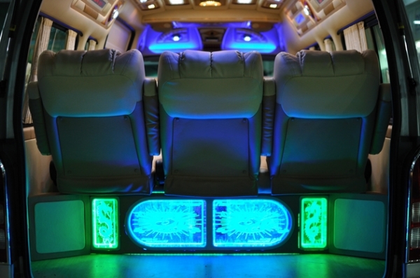 ขาย TOYOTA/Commuter 2010 พร้อมตกแต่ง Style VIP สนใจติดต่อ  081-7696898