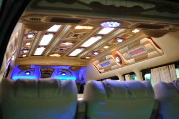 ขาย TOYOTA/Commuter 2010 พร้อมตกแต่ง Style VIP สนใจติดต่อ  081-7696898