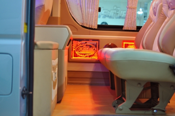 ขาย TOYOTA/Commuter 2010 พร้อมตกแต่ง Style VIP สนใจติดต่อ  081-7696898