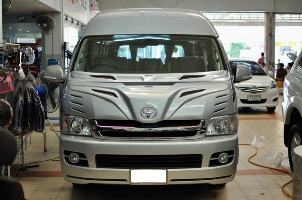 ขาย TOYOTA/Commuter 2010 พร้อมตกแต่ง Style VIP สนใจติดต่อ  081-7696898