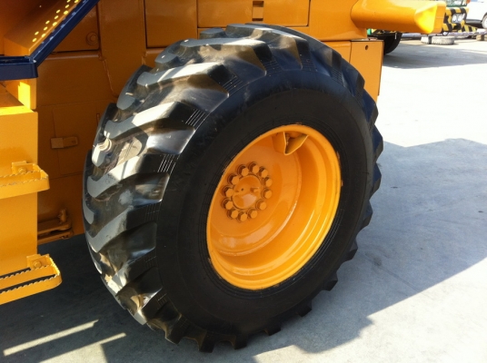 รถตัก Komatsu รุ่น WA100-1 เก่าญี่ปุ่น ทำสีใหม่ จัดไฟแนนซ์ได้ พร้อมใช้งาน