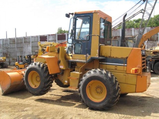 รถตัก Komatsu รุ่น WA100-1 เก่าญี่ปุ่น ทำสีใหม่ จัดไฟแนนซ์ได้ พร้อมใช้งาน