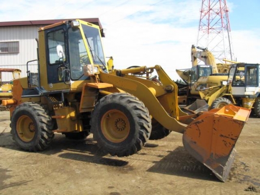 รถตัก Komatsu รุ่น WA100-1 เก่าญี่ปุ่น ทำสีใหม่ จัดไฟแนนซ์ได้ พร้อมใช้งาน