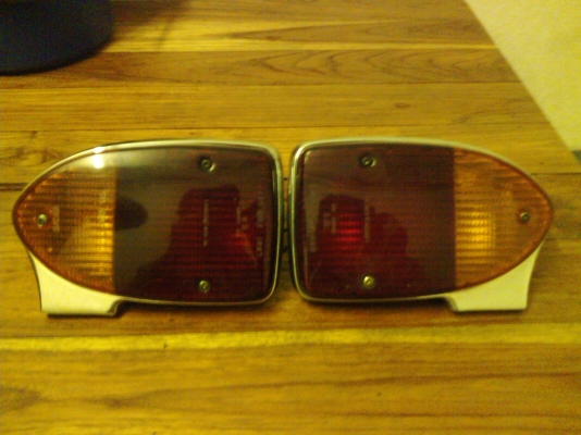 ขายไฟท้ายจากั่้ว xj6 สภาพดีถูกๆครับ