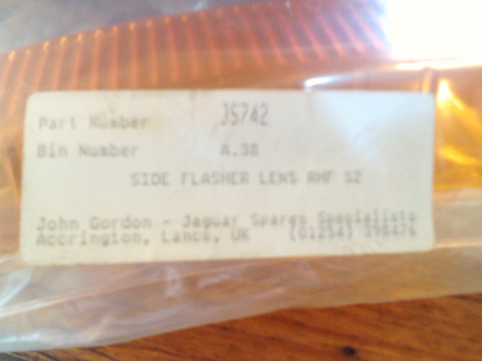 ขายไฟเลี้ยวจากั่ว xj6 หน่อยครับสภาพสวยๆของใหม่ถูกๆ