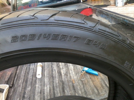 ขายยาง205/45/17 DUNLOP )ปี10 2เส้นขาย1000