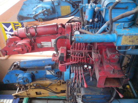 ขานเครน UNIC 330 6 เหลื่ยม 5ปอก4ชัก ขาสูง เอวยกได้5ตัน พร้อมใช้งาน เก่านอกใหม่ไทยครับ