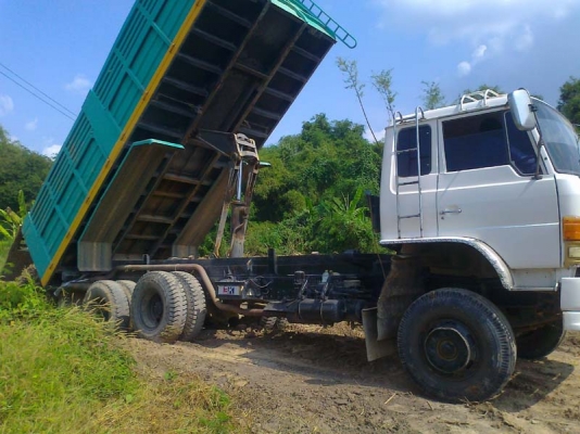 Hino Sumo 227 แท้และเดิม ๆ สวยทั้งคัสซี ดูแลดีมาตลอด ยางใหม่ 8 เส้น \% หน้า 2 เส้น(ไม่มีคนขับ)