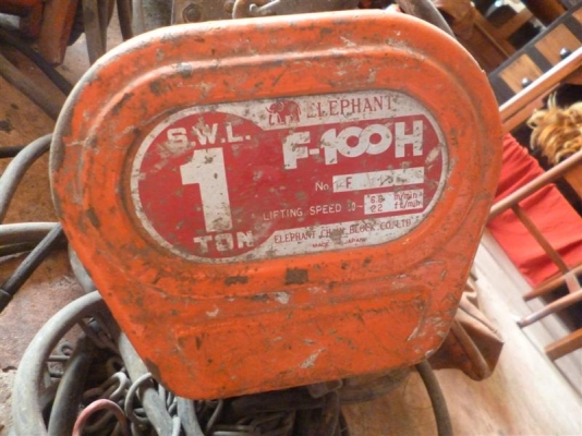 รอกไฟฟ้า มี 2 ตัว รอกไฟฟ้า มี 2 ตัว