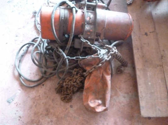 รอกไฟฟ้า มี 2 ตัว รอกไฟฟ้า มี 2 ตัว