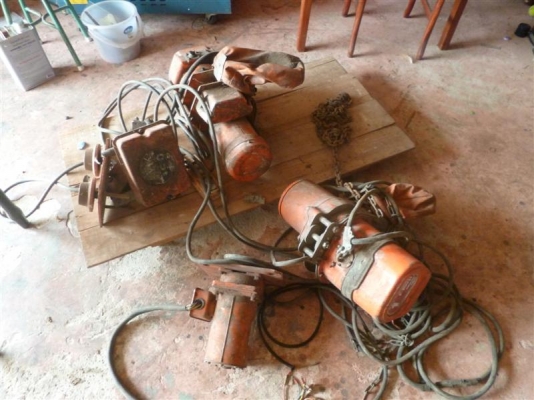 รอกไฟฟ้า มี 2 ตัว