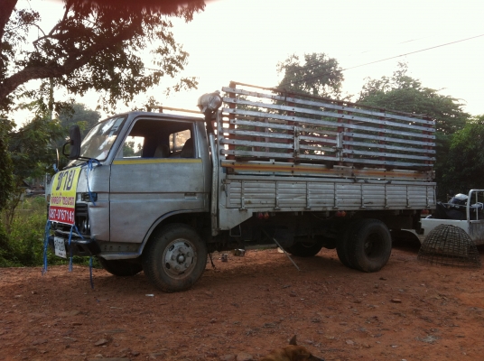 ขายด่วน รถหกล้อขนาด ๓.๕ เมตร สภาพดี สตาร์ดติดทีเดียว มีทะเบียบ รถบ้านเจ้าของขายเองครับ