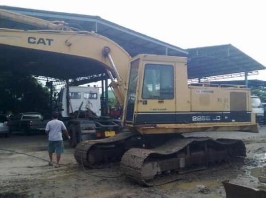 ต้องการขายรถแบคโฮ CAT 225B LC ต้องการขายรถแบคโฮ CAT 225B LC