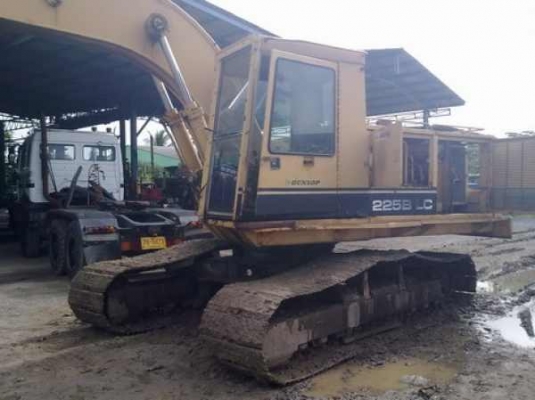 ต้องการขายรถแบคโฮ CAT 225B LC