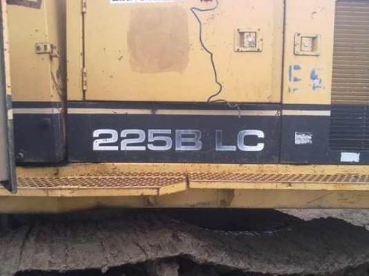 ต้องการขายรถแบคโฮ CAT 225B LC ต้องการขายรถแบคโฮ CAT 225B LC
