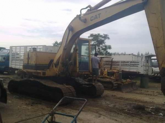 ต้องการขายรถแบคโฮ CAT 225B LC ต้องการขายรถแบคโฮ CAT 225B LC