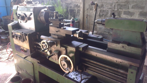 Sell> แท่นกลึงมือสอง 5 ฟุต 3 เพลา มีเบลค หน้าแท่นกว้าง คอลึก รุ่นหนัก กำแพงแสน นครปฐมครับ