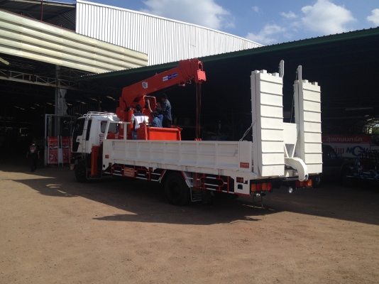 กำลังเช็ครายละเอียด 6 ล้อติดเครน 5 ตันจากเกาหลีสั่งได้ครับไม่แพงคุ้มค่าครับ