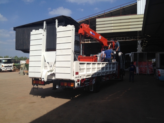 กำลังเช็ครายละเอียด 6 ล้อติดเครน 5 ตันจากเกาหลีสั่งได้ครับไม่แพงคุ้มค่าครับ