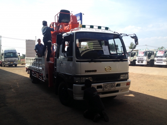 กำลังเช็ครายละเอียด 6 ล้อติดเครน 5 ตันจากเกาหลีสั่งได้ครับไม่แพงคุ้มค่าครับ