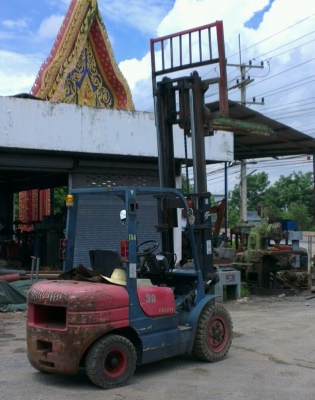 Sell> ขายโฟลค์ลิฟท์มือสอง 3 ตัน 2 กระบอก เสาสูง 3 เมตร เครื่องดีเซล กำแพงแสน นครปฐมครับ