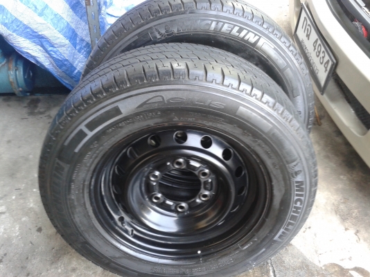 ขายยาง205 70 15 MICHELIN AGILS ปี12 ติดกะทะล้อ 6รู  1คู่