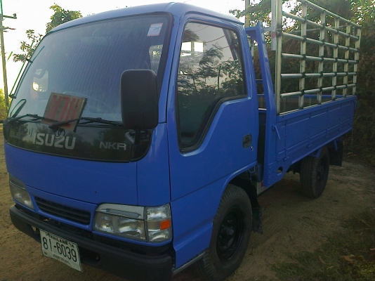 รถ ISUZU  100  แรง  รถห้างแท้  ปี  48   เครื่องดี  ครัชชีสวย