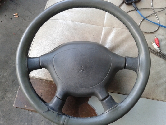 ขายพวงมาลัย เดิมติดรถ สตาด้า  ใส่ L200ได้  500