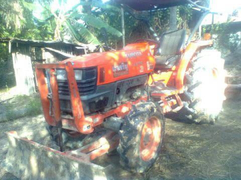 ขายรถไถคูโบต้า  45 แรง  อุปกรณ์ตัวดันหน้าฐาน 6  โรตาลี่รถใช้งานมาประมาณ 2000 กว่าชั่วโมง