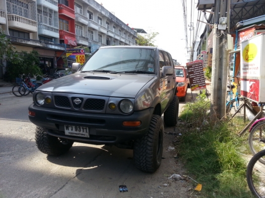 ขาย nissan terrano2 ปี98 lpg แต่งครบยกสูง