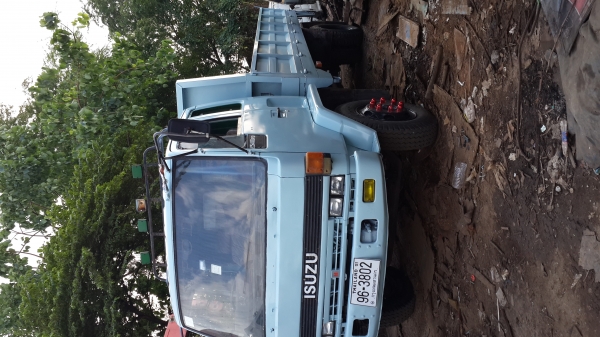 ขาย6ล้ออีซูซุร๊อคกี้ FTR11NY ยาว6.50เมตร กระบะหนาๆทั้งรูป เครื่อง6BD1 พวงมาลัยพาวเวอร์ มีแอร์ ยางดี6เส้น รถออกห้างแท้ๆ สภาพดีพร้อมใช้