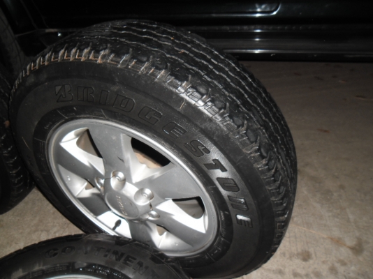 +++++++++   ขายล้อแม็กเดิมๆ ติดรถ D-MAX  ขอบ 16 พร้อมยาง บริดสโตน 205 R16 ปี 08