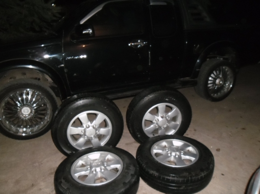 +++++++++   ขายล้อแม็กเดิมๆ ติดรถ D-MAX  ขอบ 16 พร้อมยาง บริดสโตน 205 R16 ปี 08