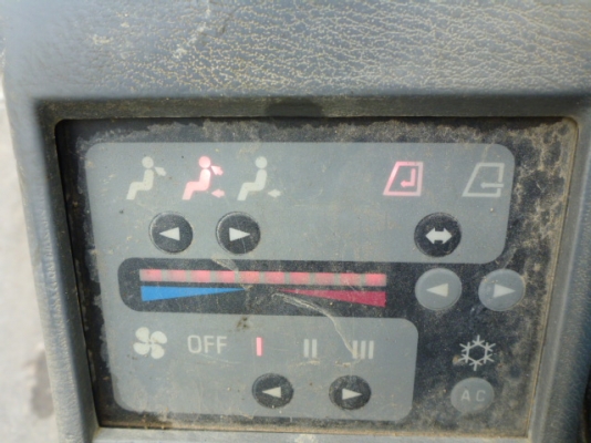 KOBELCO SK  200 มาร์คไฟ ซุปเปอร์ รถเก่าญี่ปุ่น 100\% สภาพสวย  พร้อมใช้และะอื่นๆอีกคับ